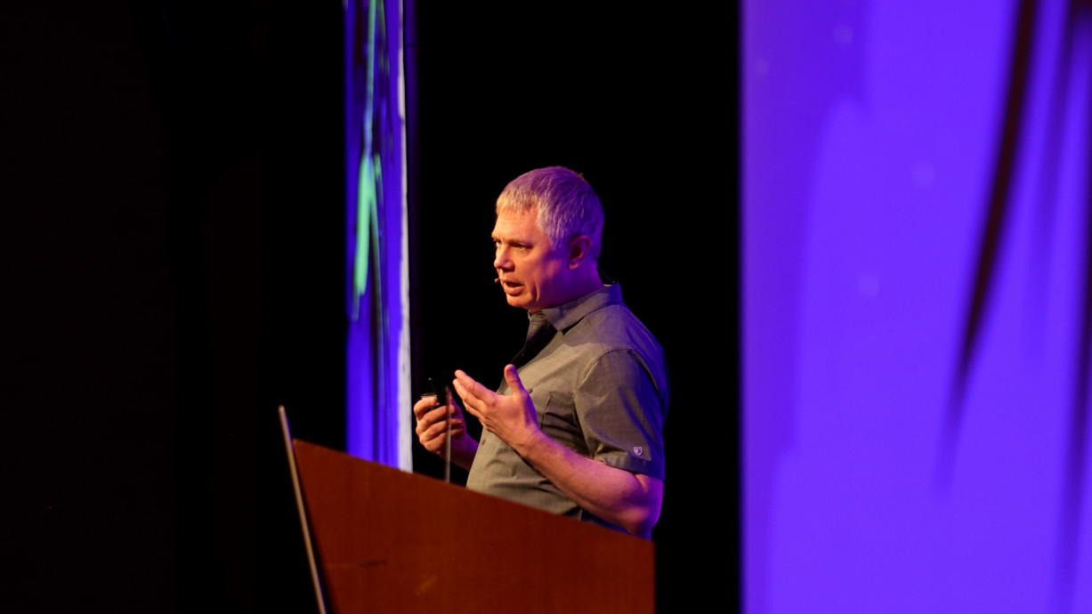 3A6A5796.00_23_13_08.Still018